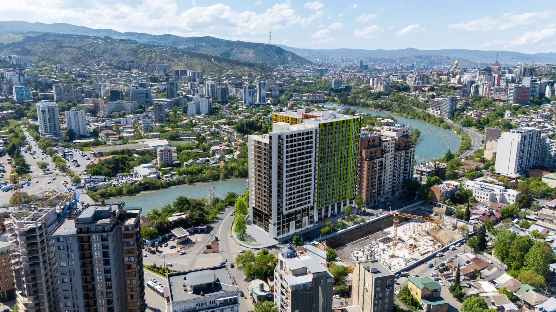 აპექს ისანი